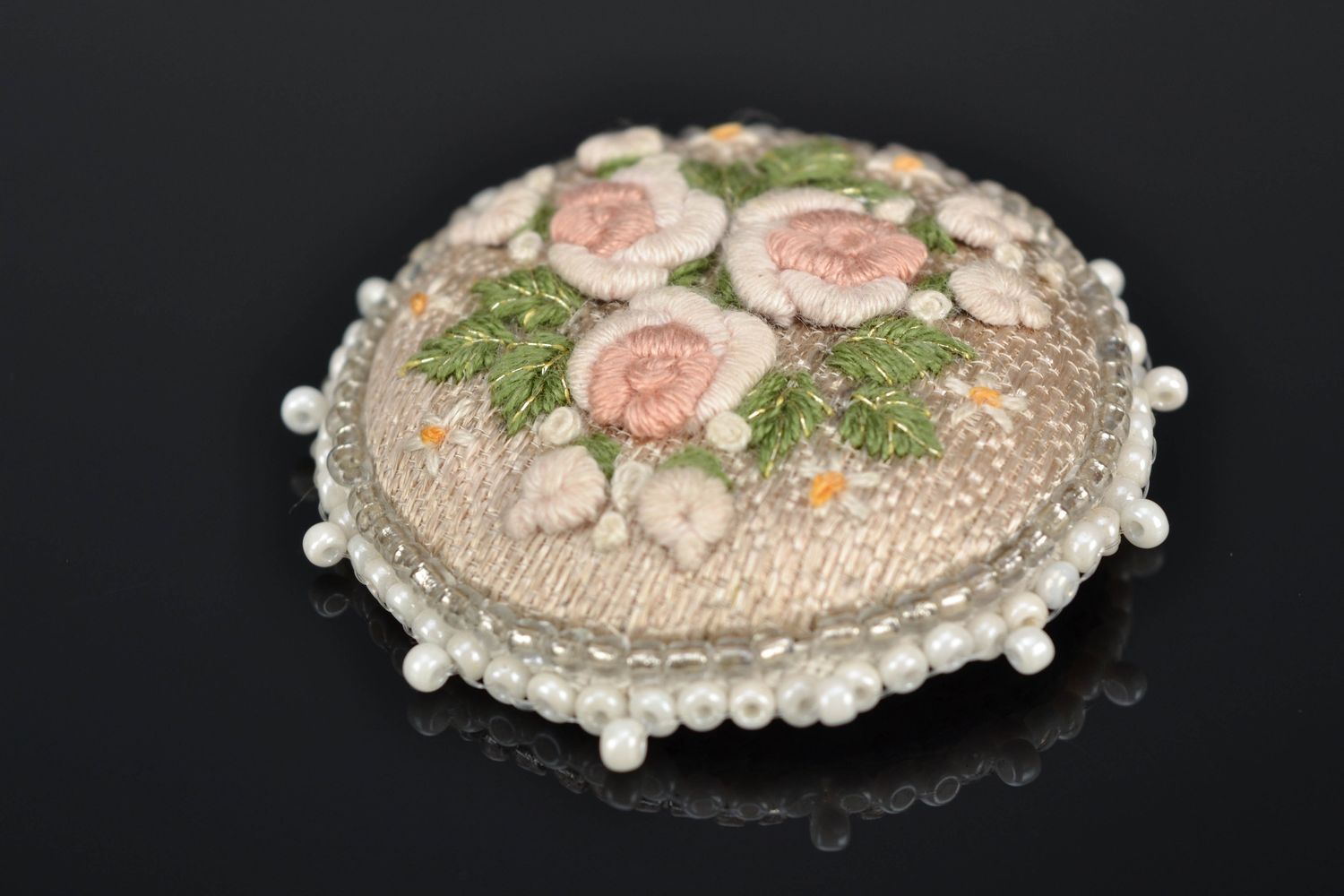 Gentle brooch with volume embroidery photo 1