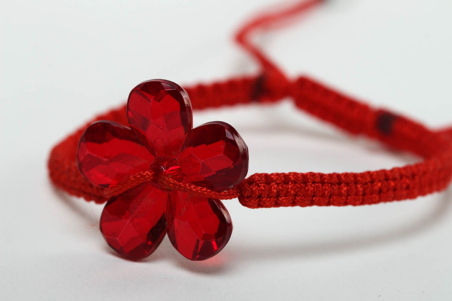Bracelet rouge Bijou fait main en fils de nylon avec fleur Cadeau pour femme photo 3