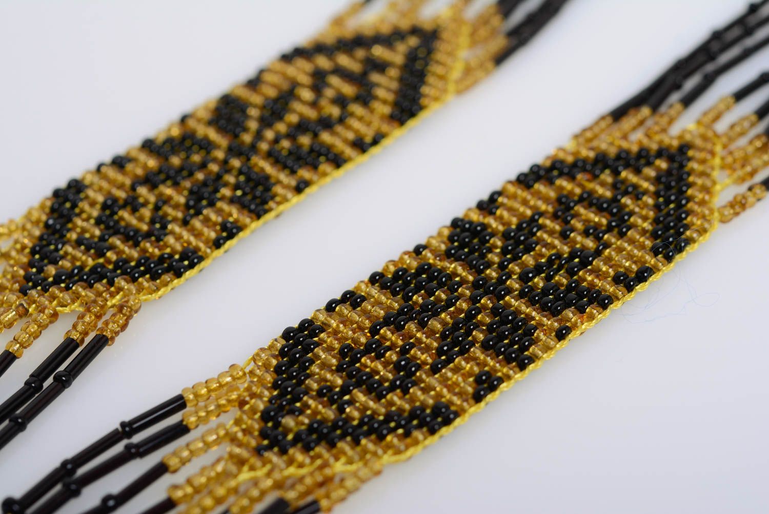 Joli collier en perles de rocaille long ethnique fait main jaune noir bijou photo 4