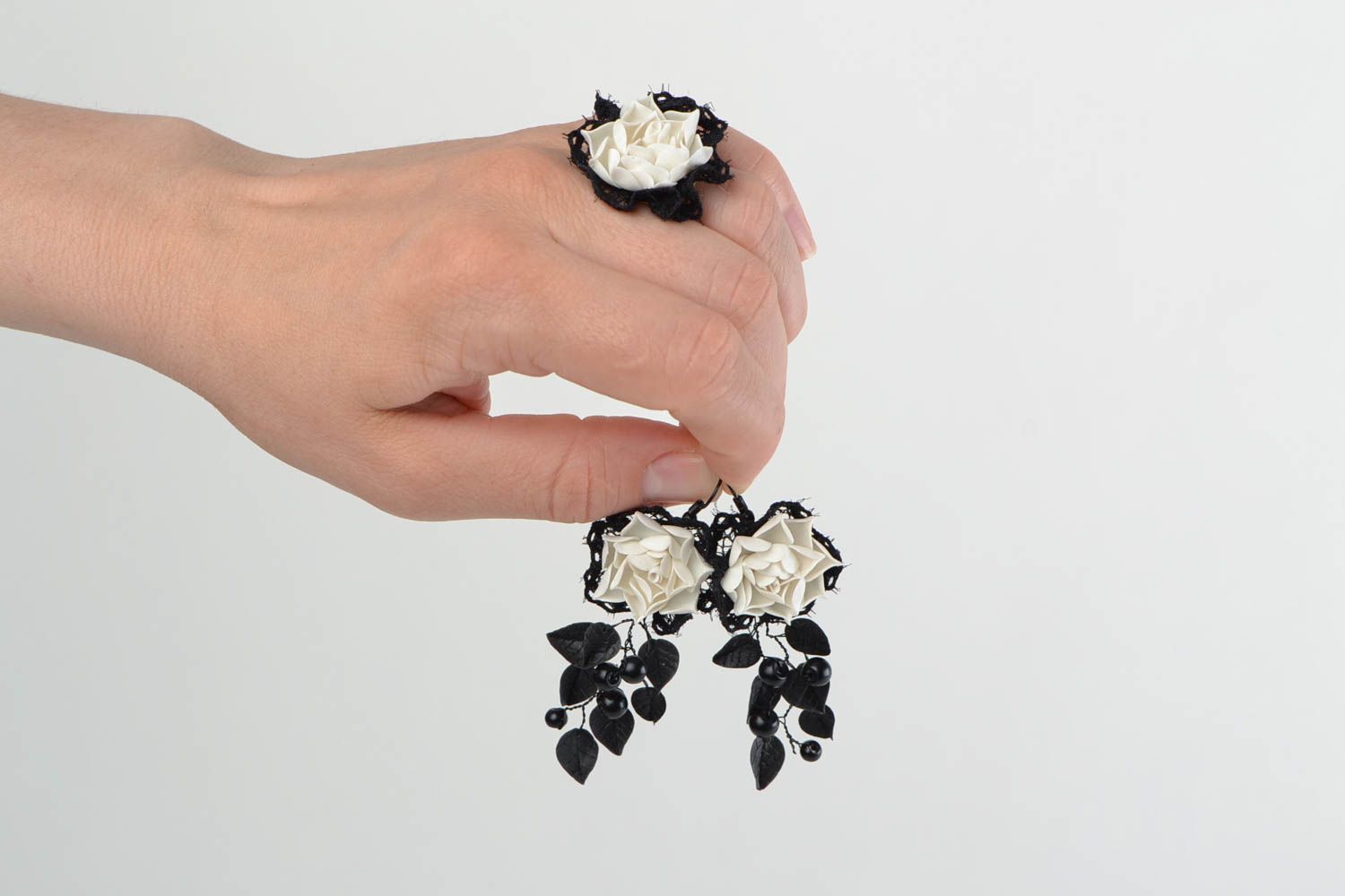 Handmade Blumen Schmuck Set aus Porzellan Ohrringe und Ring weiße Rose für Damen foto 1