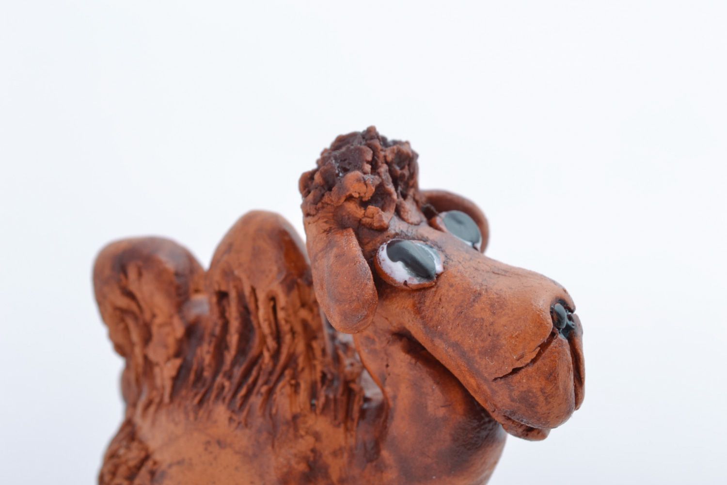 Figura de cerámica pintada original hecha a mano con forma de camello decorativa foto 4