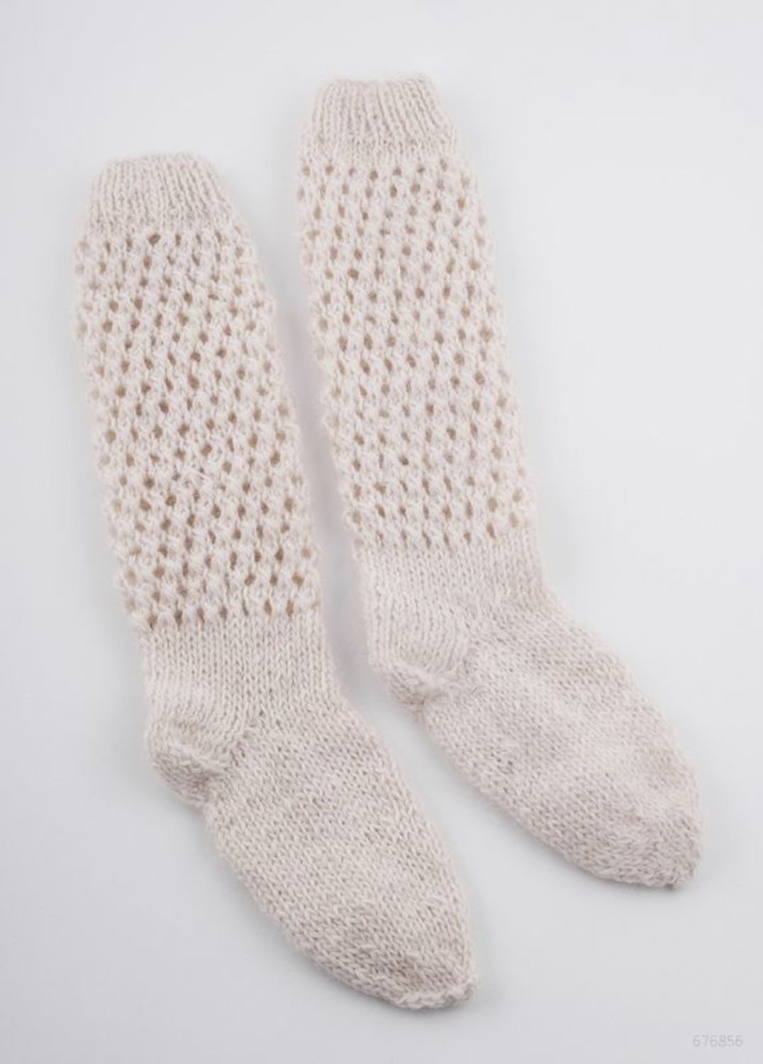 Les chaussettes de laine longues blanches  photo 2