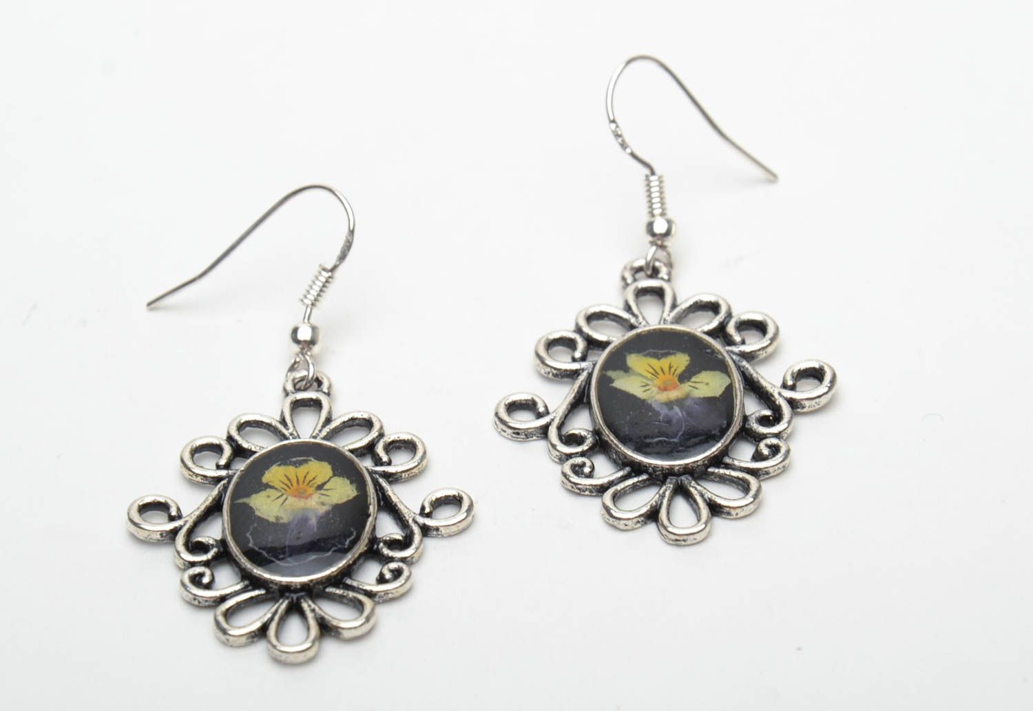 Vintage earrings with real flowers photo 3