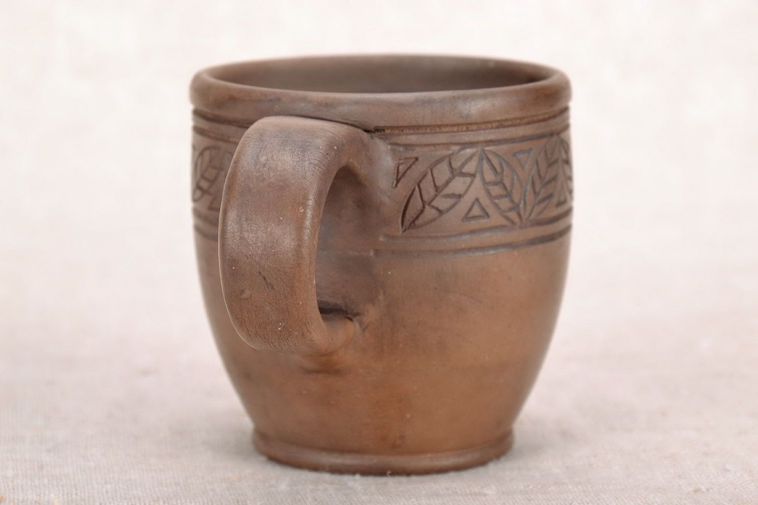 5 oz clay cup in Greek fashion with handle and a little stand photo 4