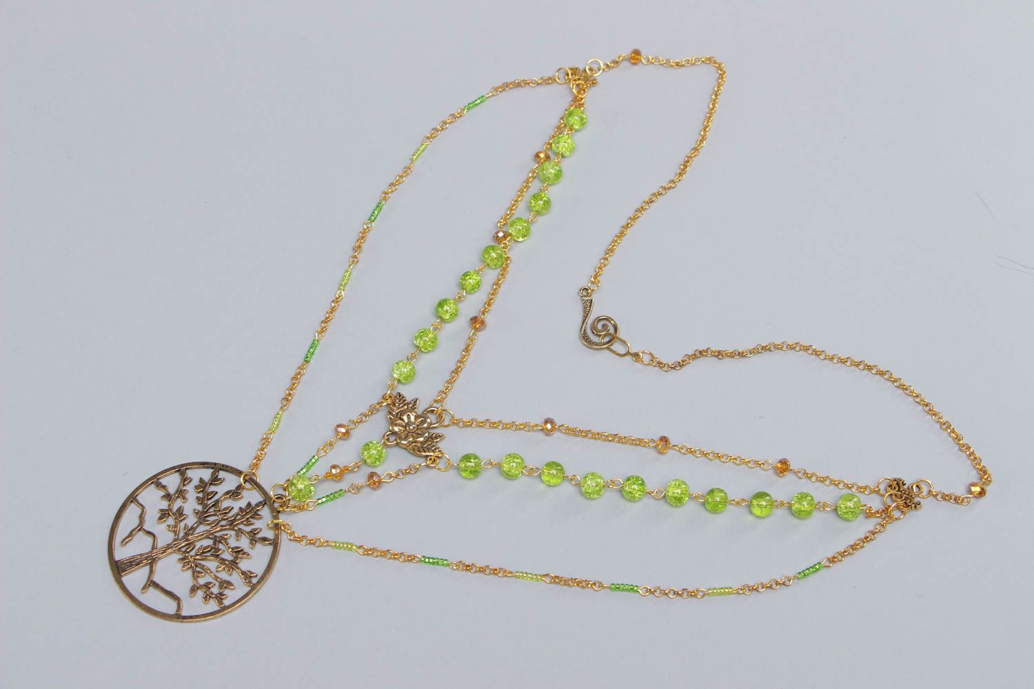 Long collier en perles de verre vertes et chaînette fait main Arbre de vie photo 2