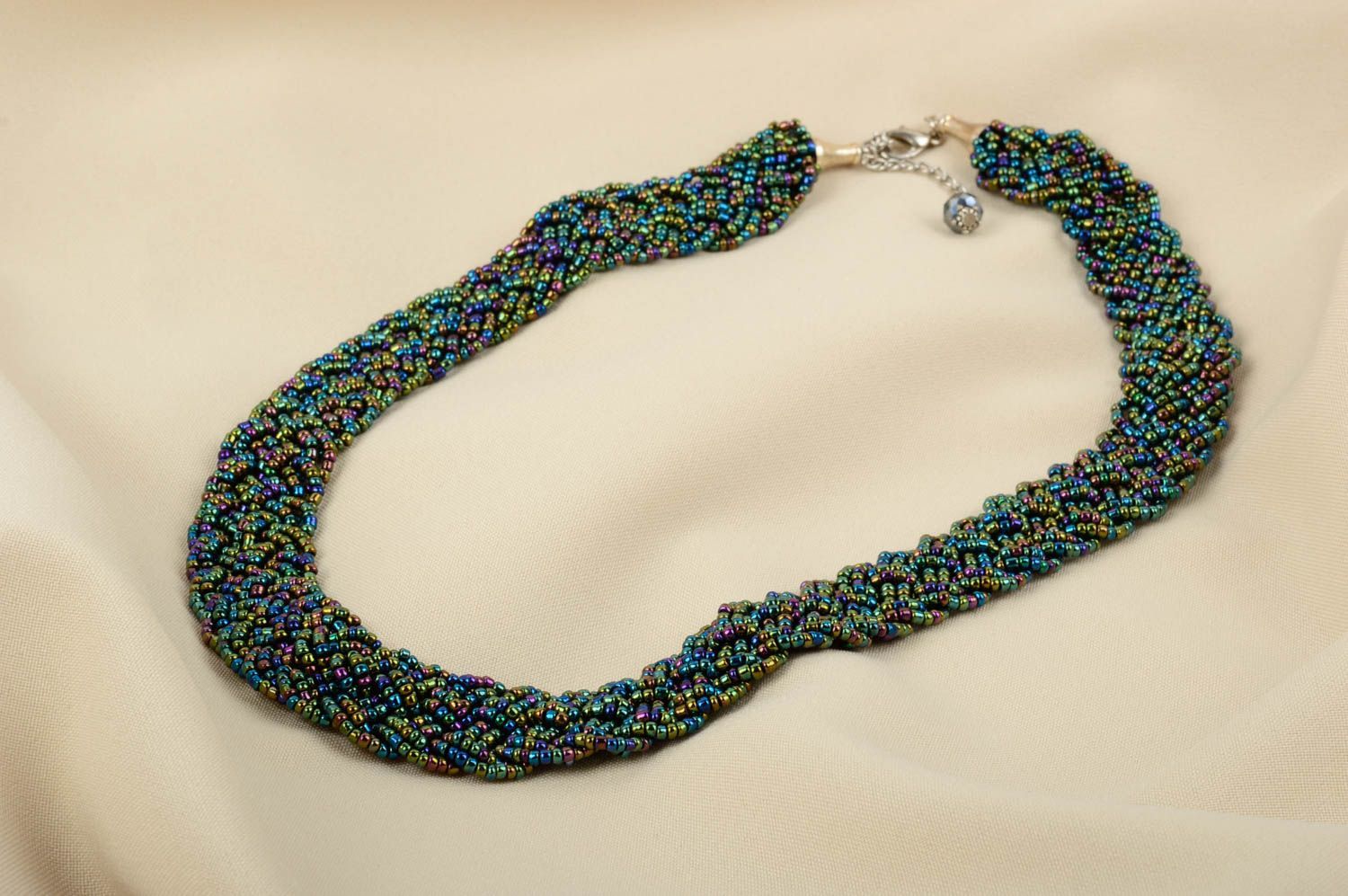Колье из бисера украшение ручной работы ожерелье из бисера коса хамелеон фото 1