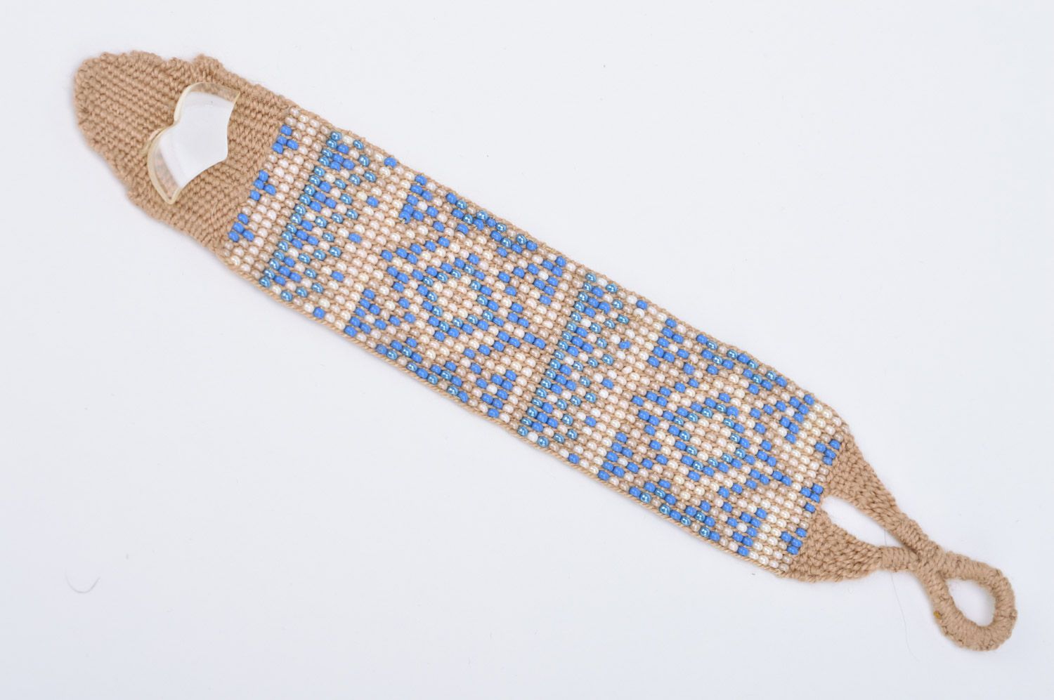 Широкий наручный браслет из бисера в этно стиле ручной работы бежевый с голубым фото 2