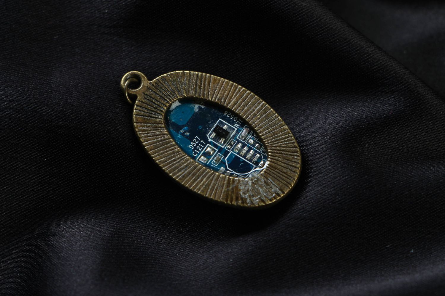 Oval pendant in steampunk style photo 2