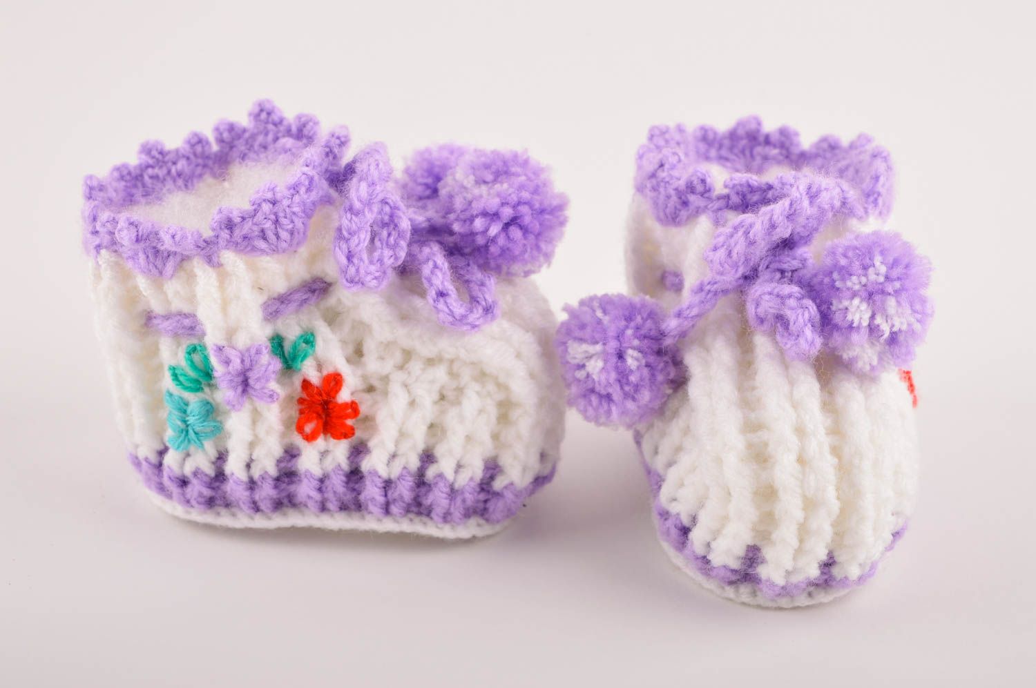 Handmade violette Schuhe für Neugeborene Geschenk für Babys gehäkelte Babyschuhe foto 4