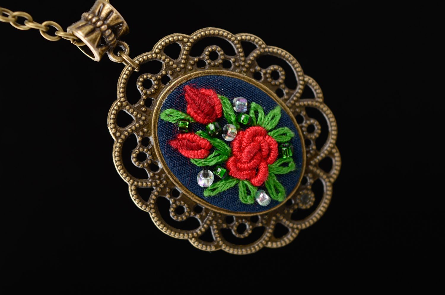 Vintage embroidered ring and pendant photo 3