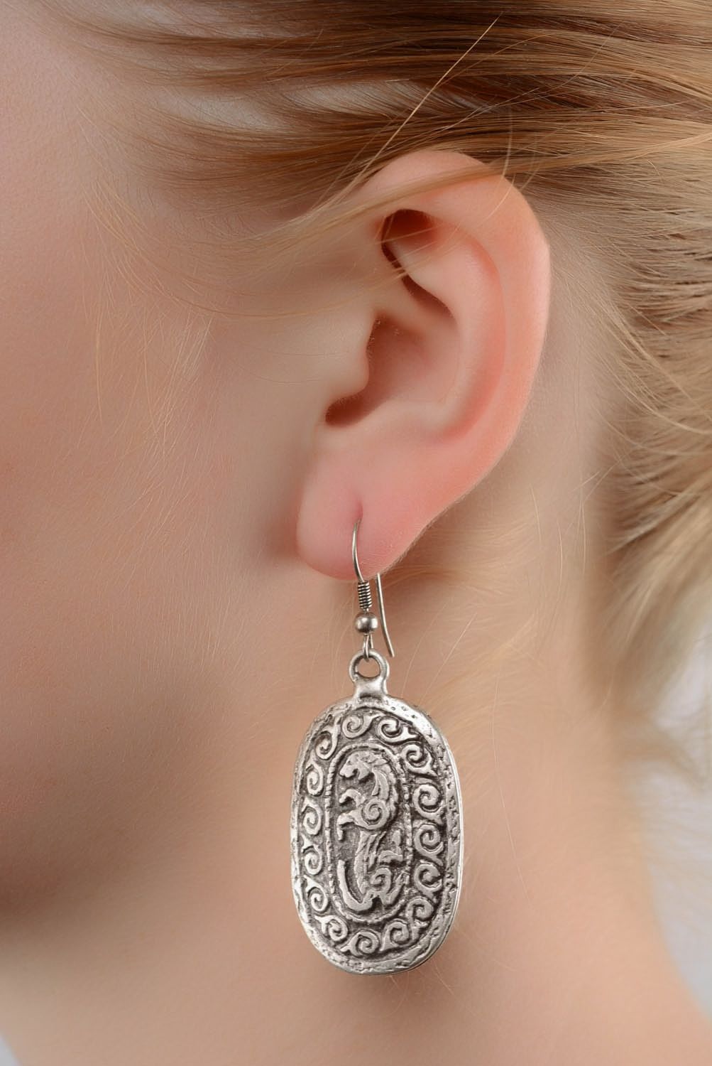Lange Ohrringe aus Metall foto 4