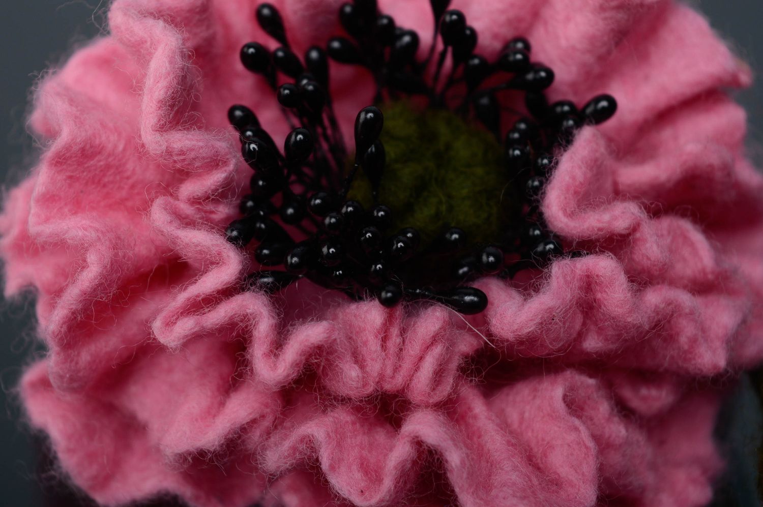 Broche-barrette en laine feutrée Fleur rose photo 2