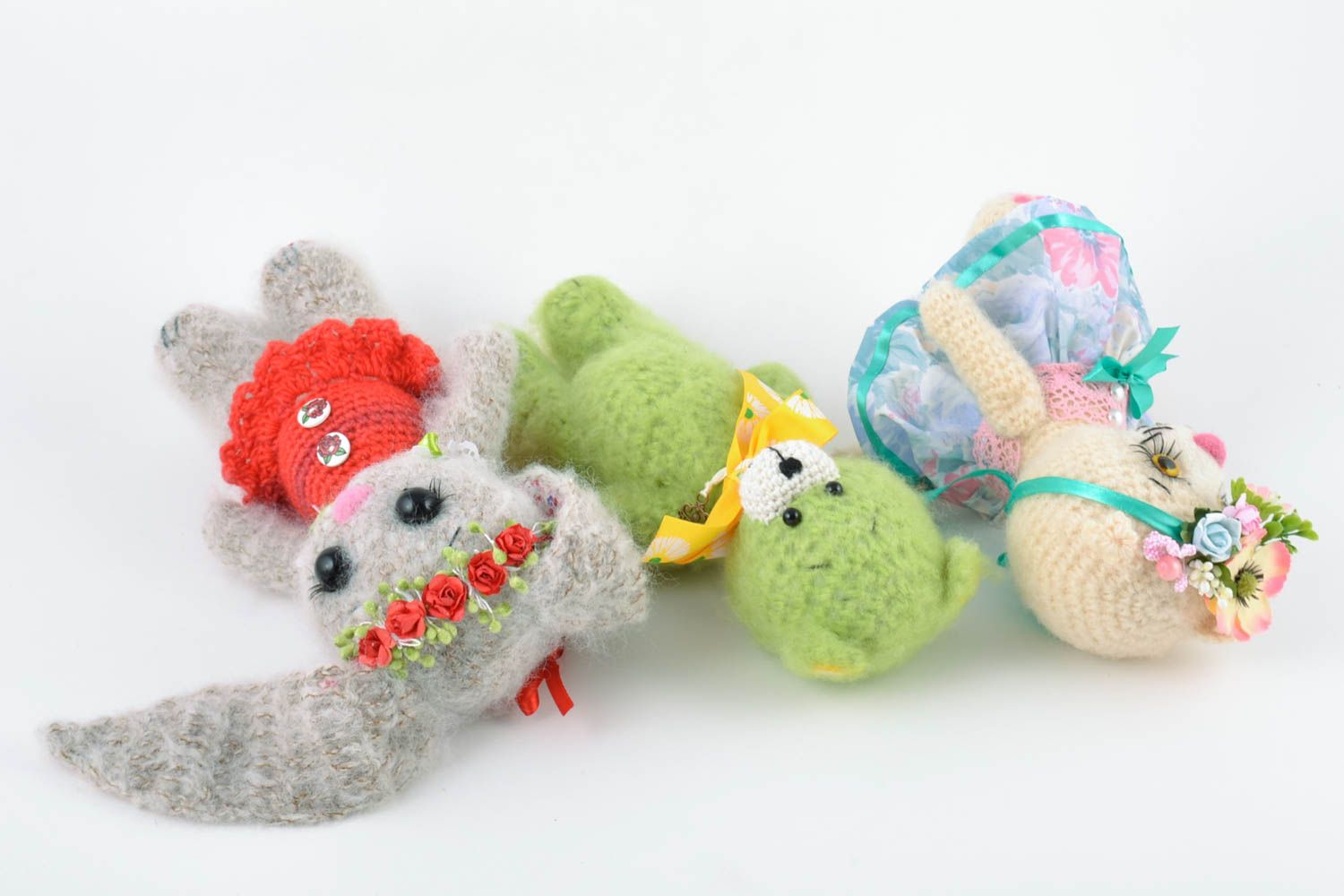 Набор вязаных игрушек ручной работы 3 штуки красивые для детей подарок авторские фото 4