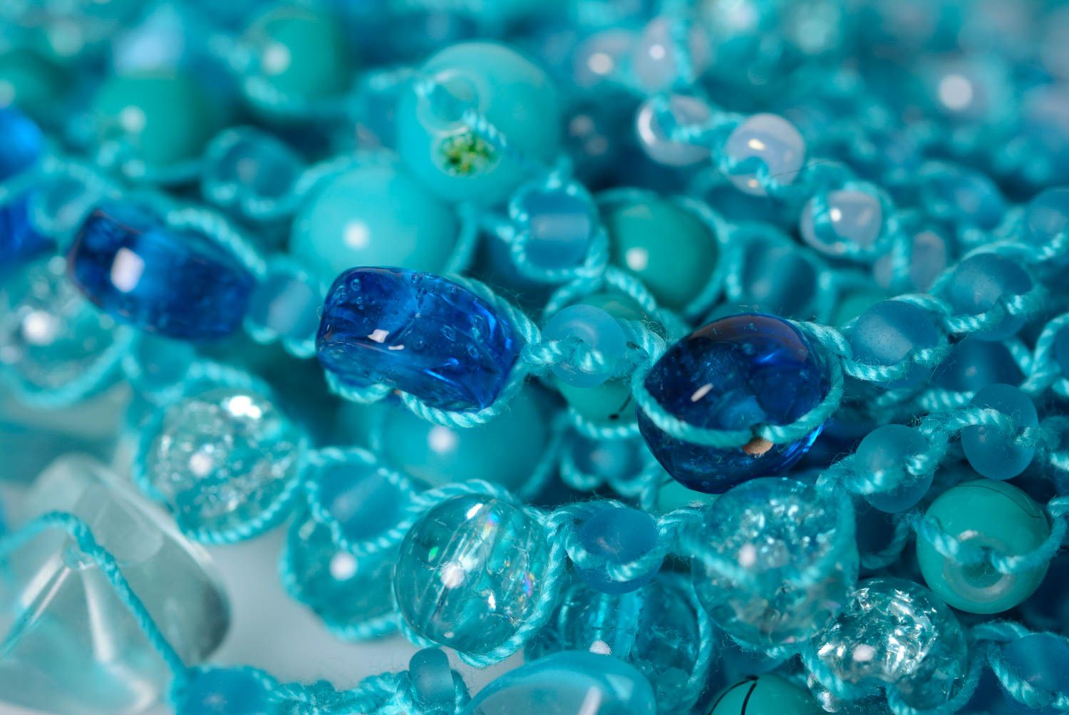 Handmade Collier aus Glasperlen und Glaskugeln auf Baumwollschnur in Blau foto 2