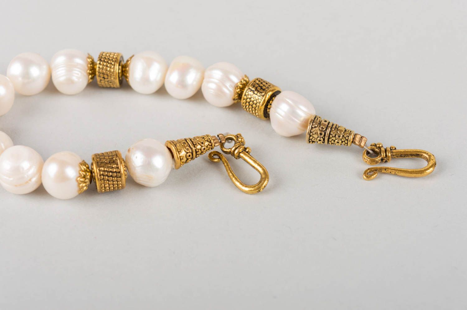 Handmade tender elegant women's wrist bracelet with fresh water pearls photo 5
