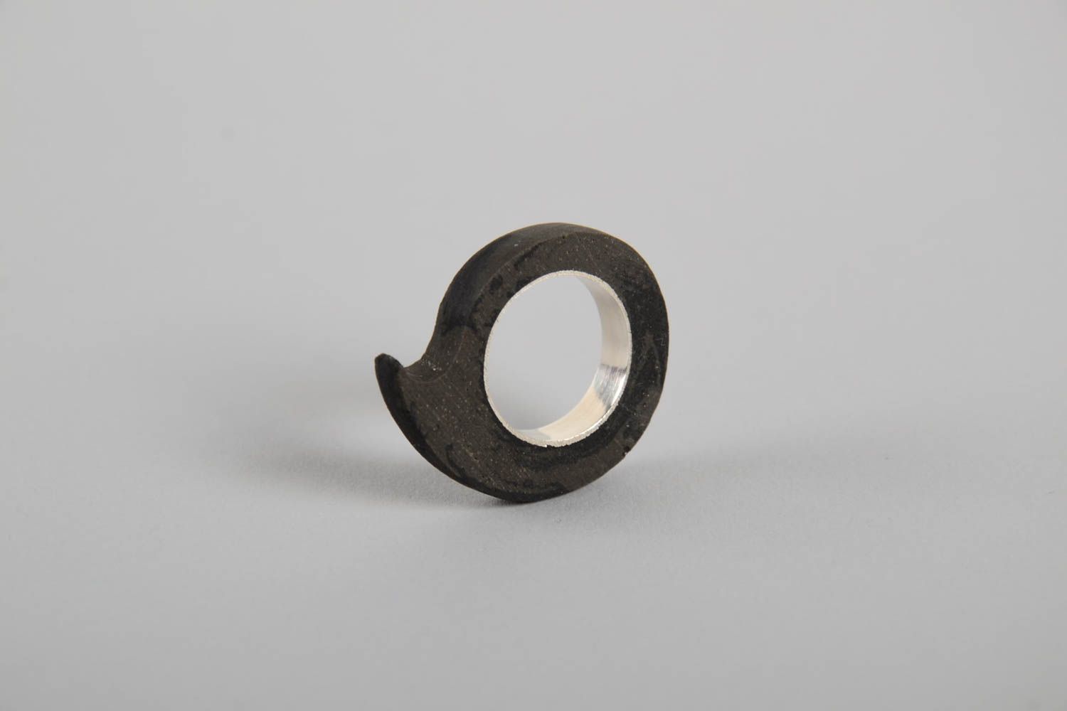 Необычное кольцо ручной работы массивная бижутерия женское кольцо из бетона фото 4