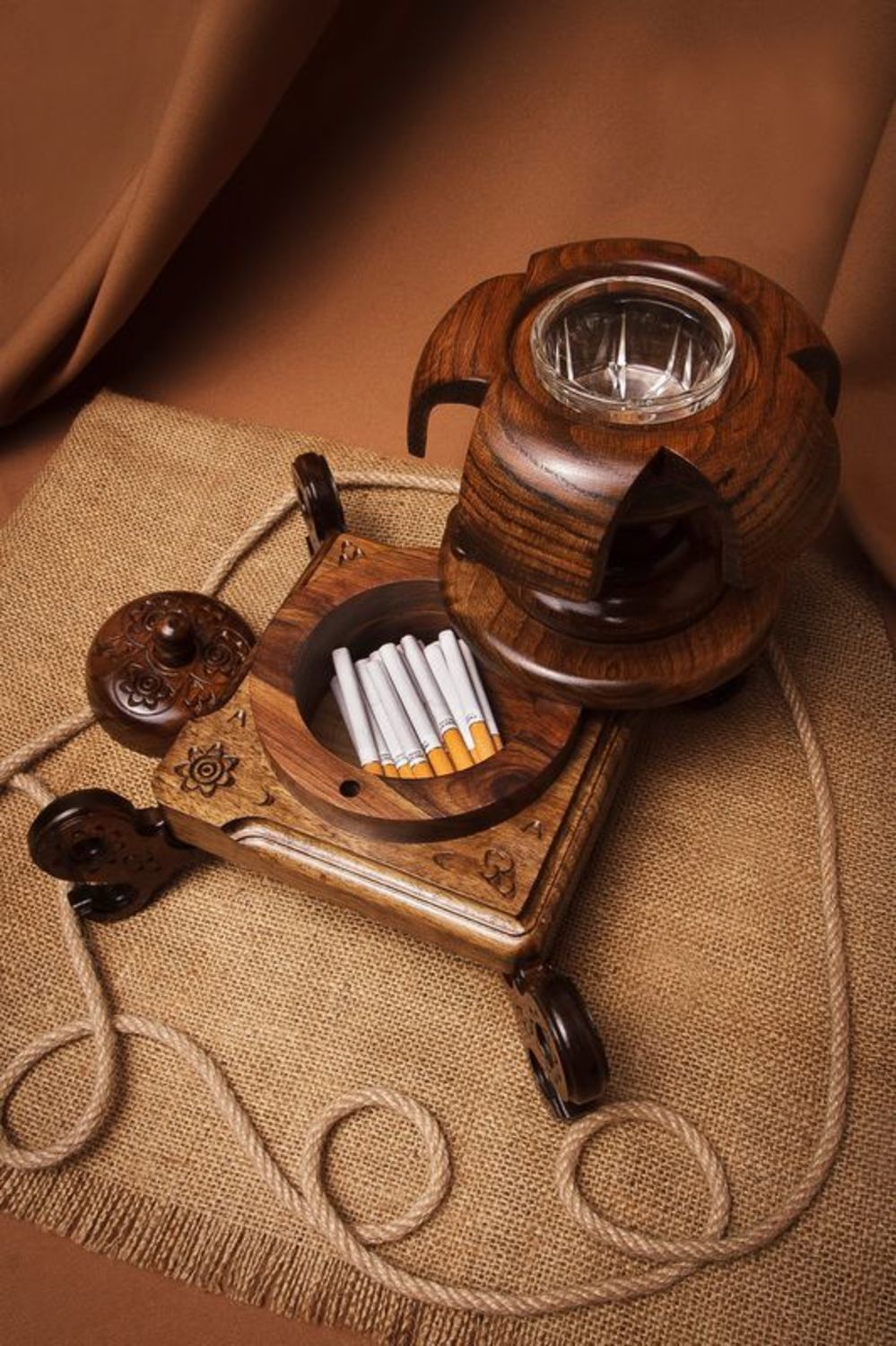 Elegant wooden ashtray photo 1