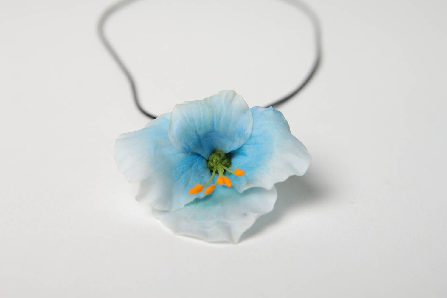 Pendentif fleur bleue Bijou fait main Idée cadeau femme pâte polymère  photo 4