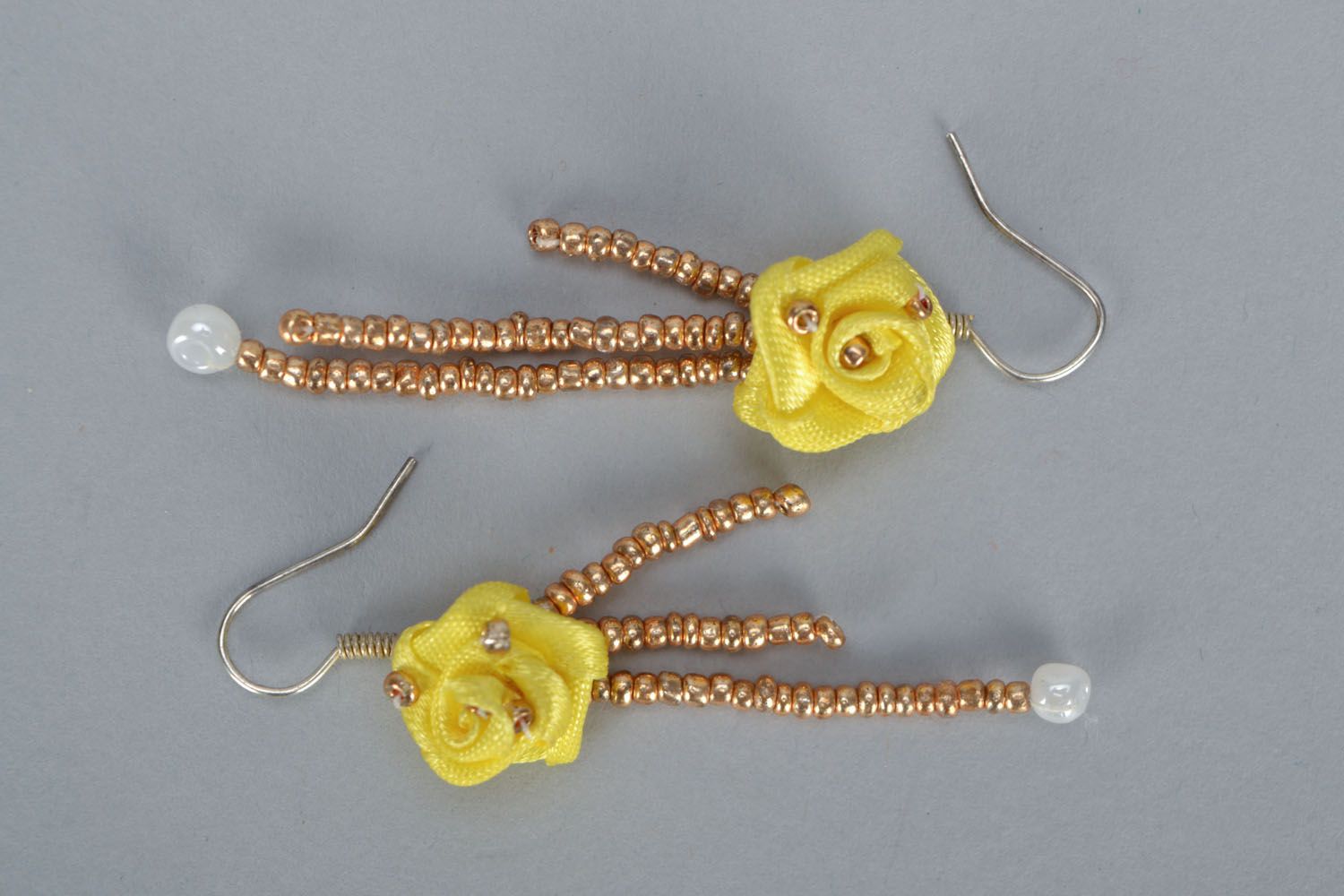 Boucles d'oreilles en perles de rocaille et tissu Roses jaunes photo 3