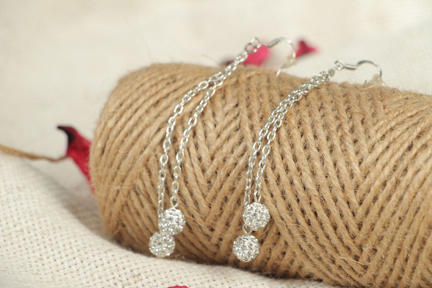 Boucles d'oreilles pendantes faites main avec perles fantaisie photo 4