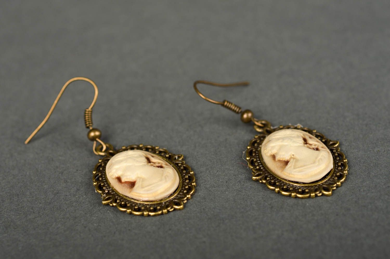 Boucles d'oreilles camée Bijou fait main métallique Accessoire pour femme photo 2