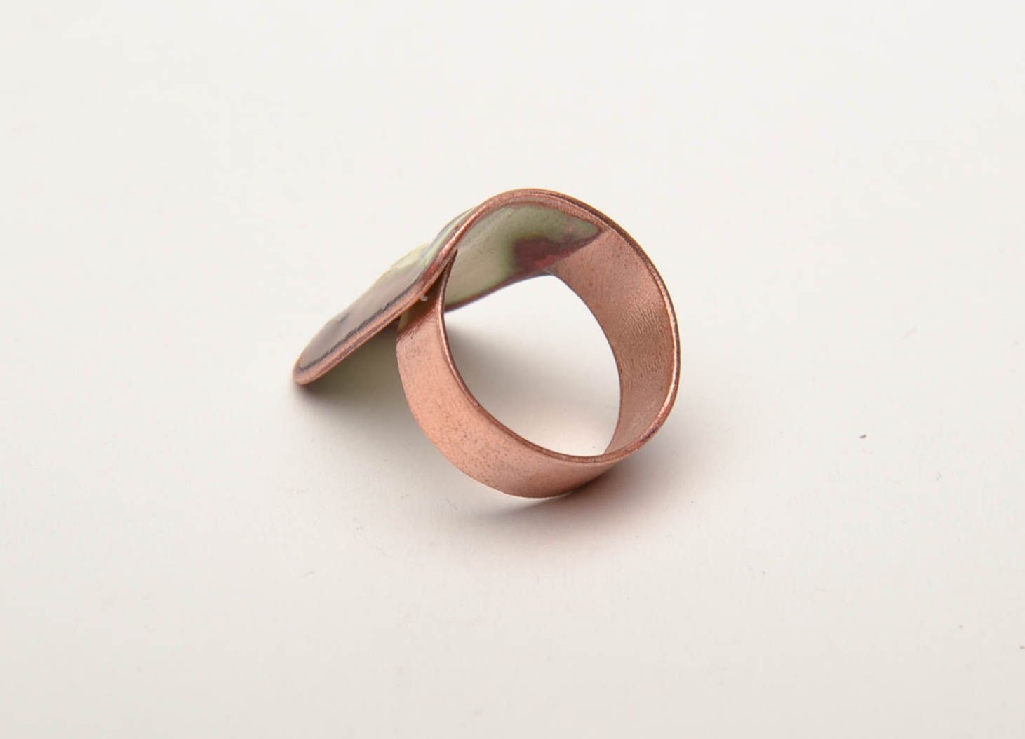 Медное кольцо с эмалью прямоугольное фото 3