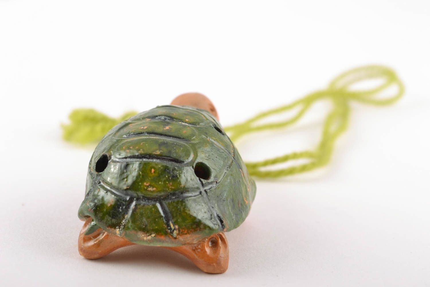 Sifflet en terre cuite en forme de tortue vert fait main original pour enfant photo 5
