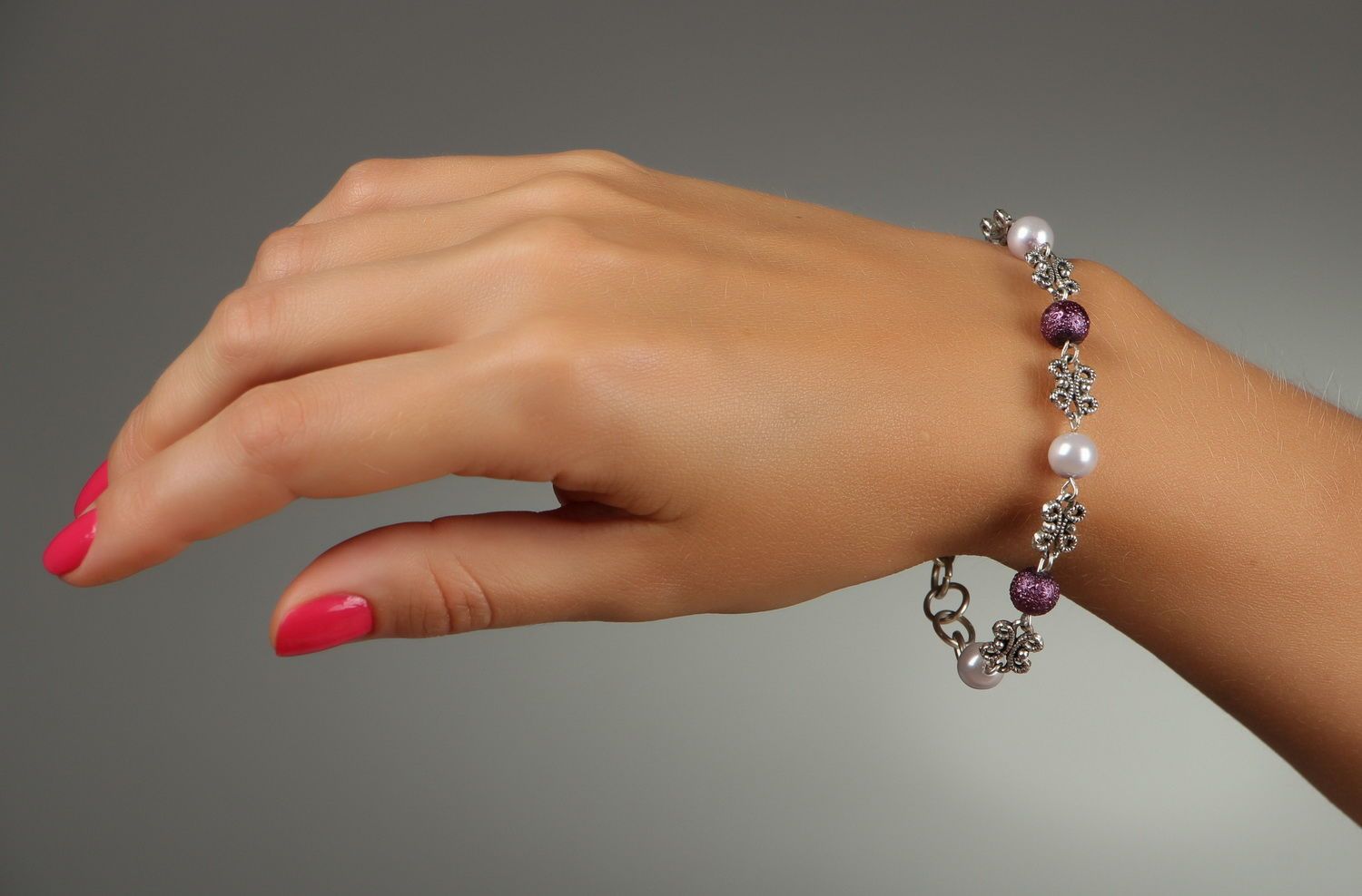 Chain bracelet made ​​of steel and ceramic pearls photo 4