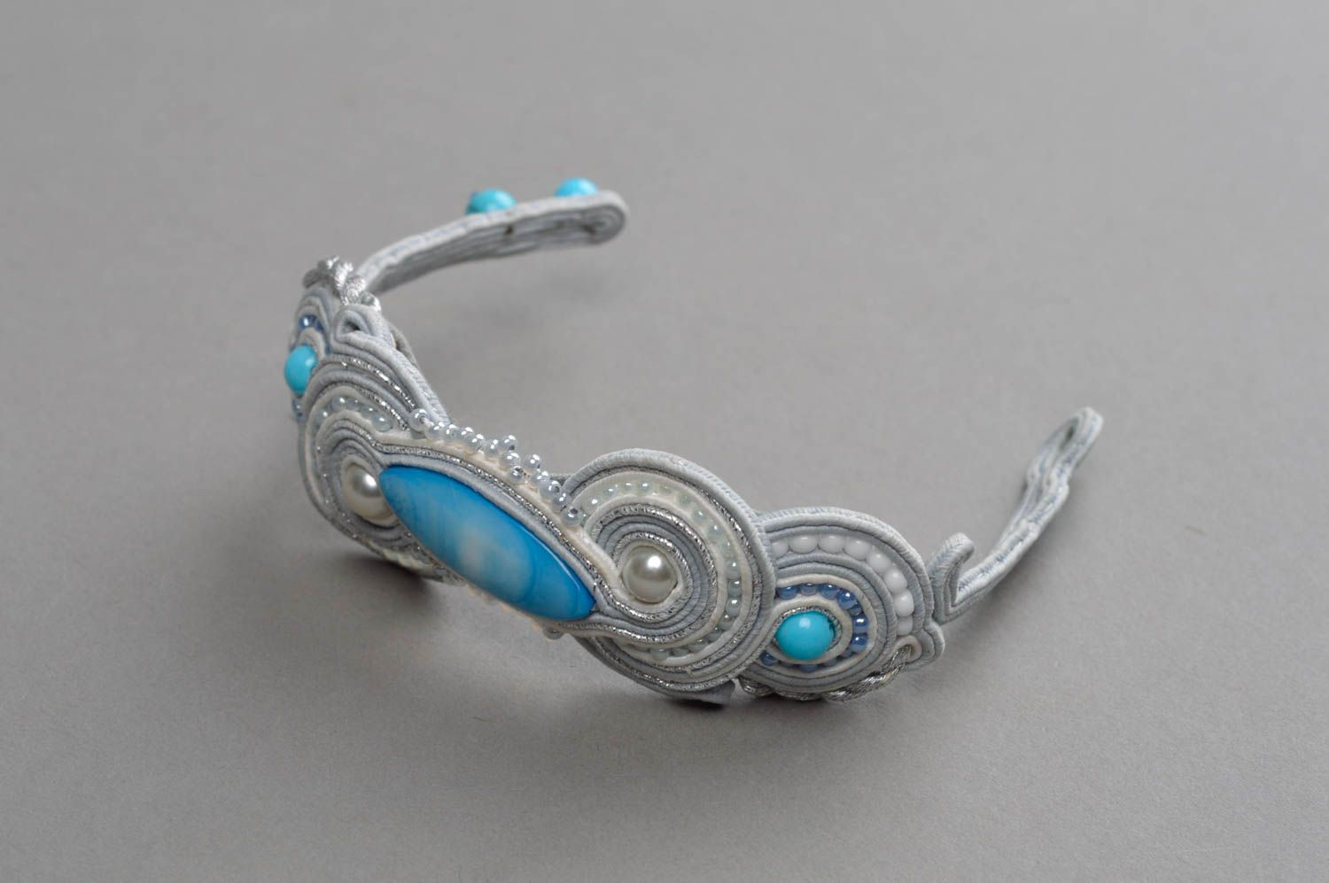 Prachtvolles originelles Armband handmade in Soutache Technik grau blau  foto 2