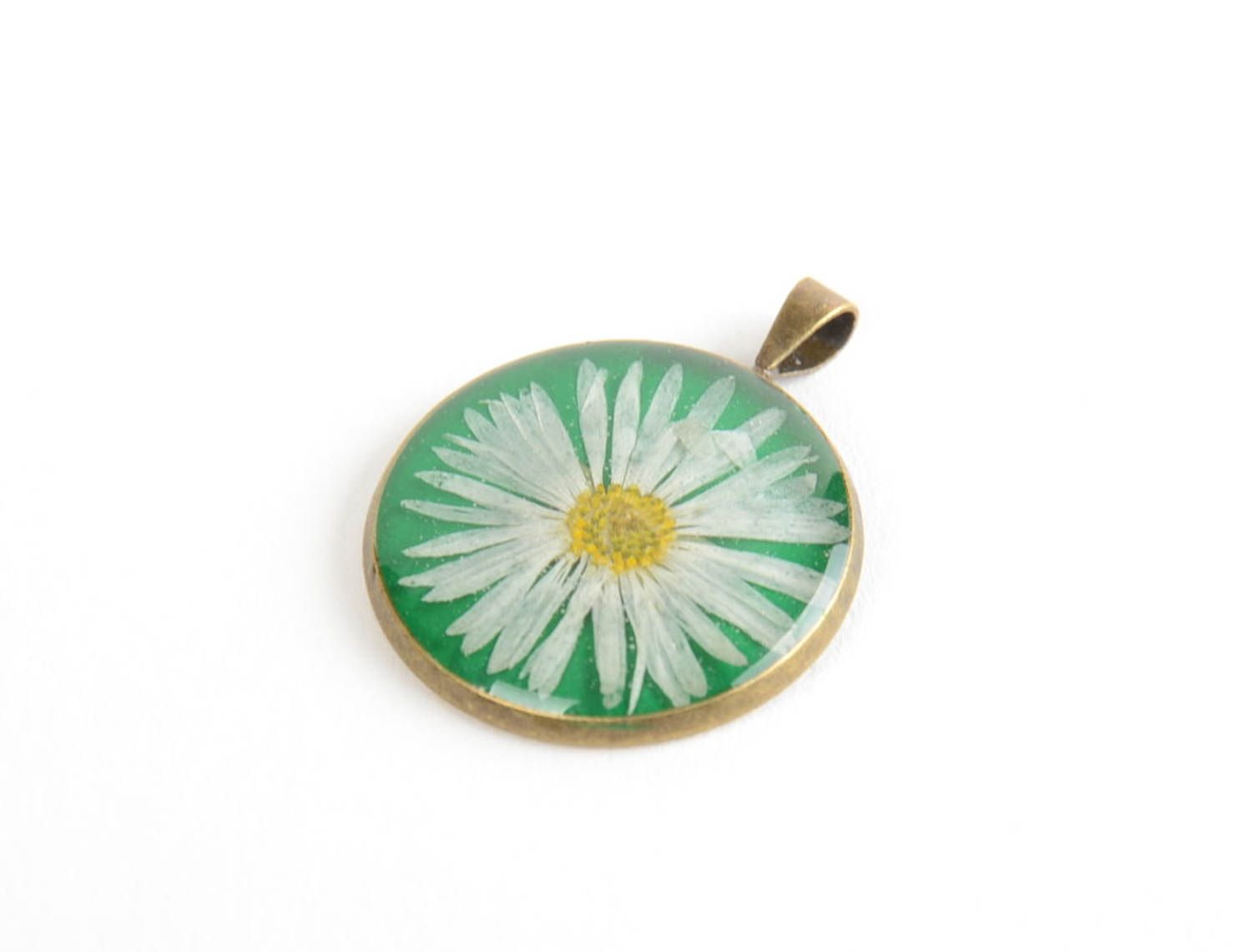 Handmade round pendant with chamomile in epoxy resin on green background photo 5