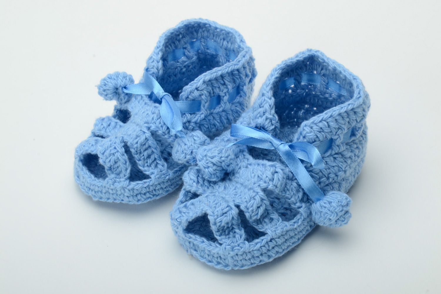 Handmade crochet acrylic and cotton baby booties of blue color photo 2