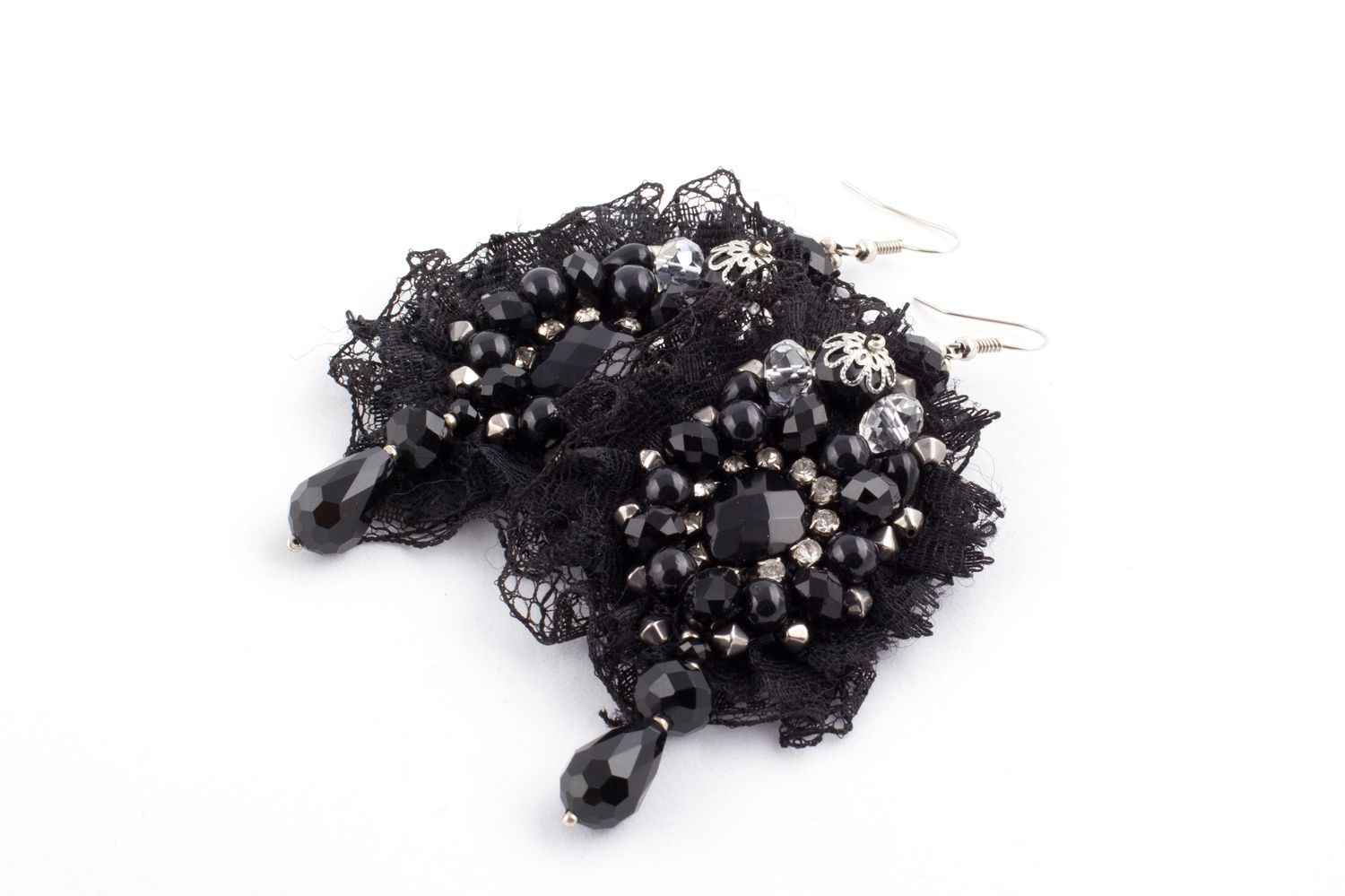 Pendientes negros largos pendientes hechos a mano pendientes de cristal y guipur foto 5