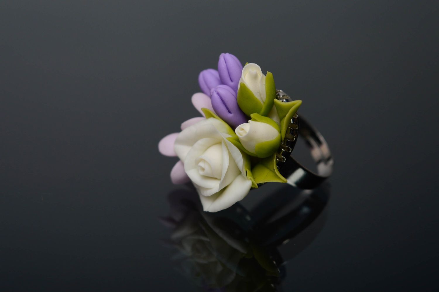 Симпатичное кольцо из холодного фарфора Весенний букет фото 1