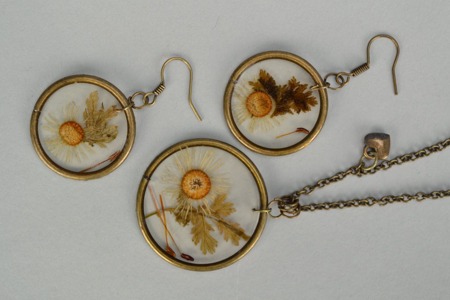 Earrings and pendant with chamomiles photo 2