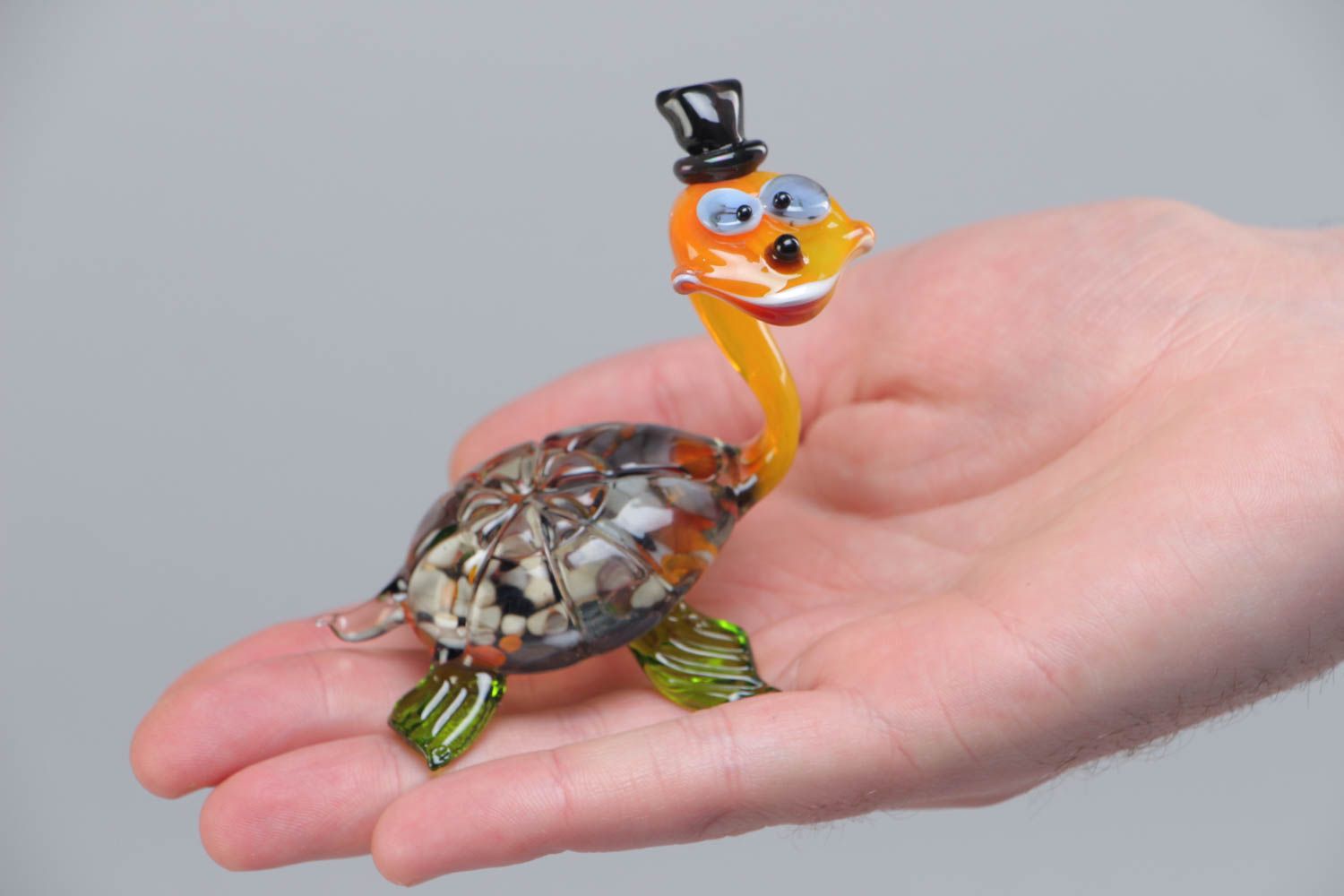 Figura de vidrio hecha a mano y pintada en técnica lampwork con forma de tortuga  foto 5