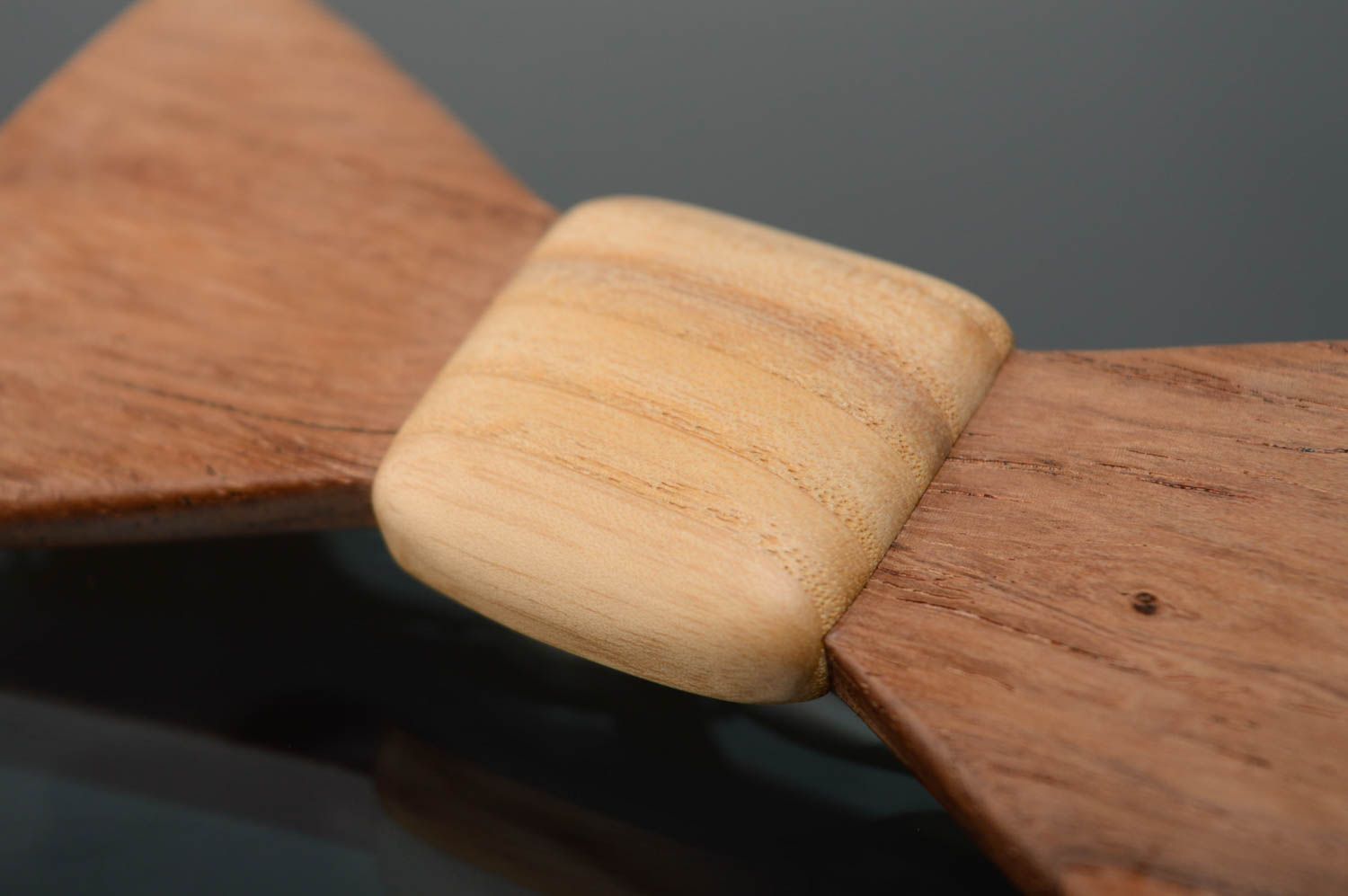 Деревянный галстук-бабочка из американского ореха фото 2
