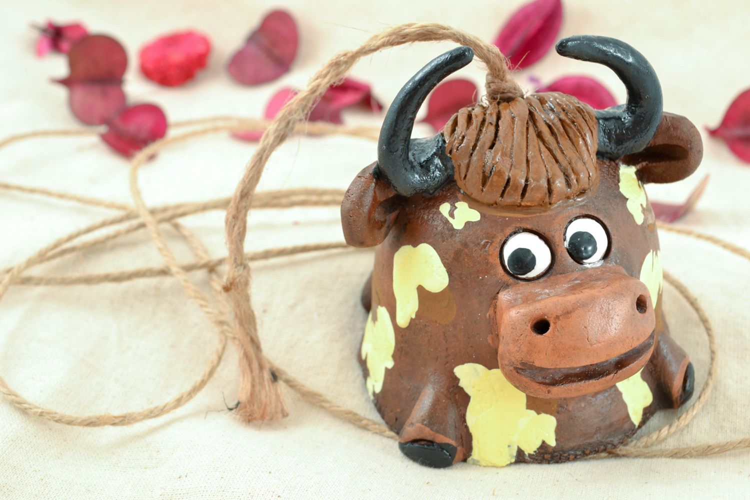 Campanello d'autore in ceramica fatto a mano a forma di mucca divertente foto 2