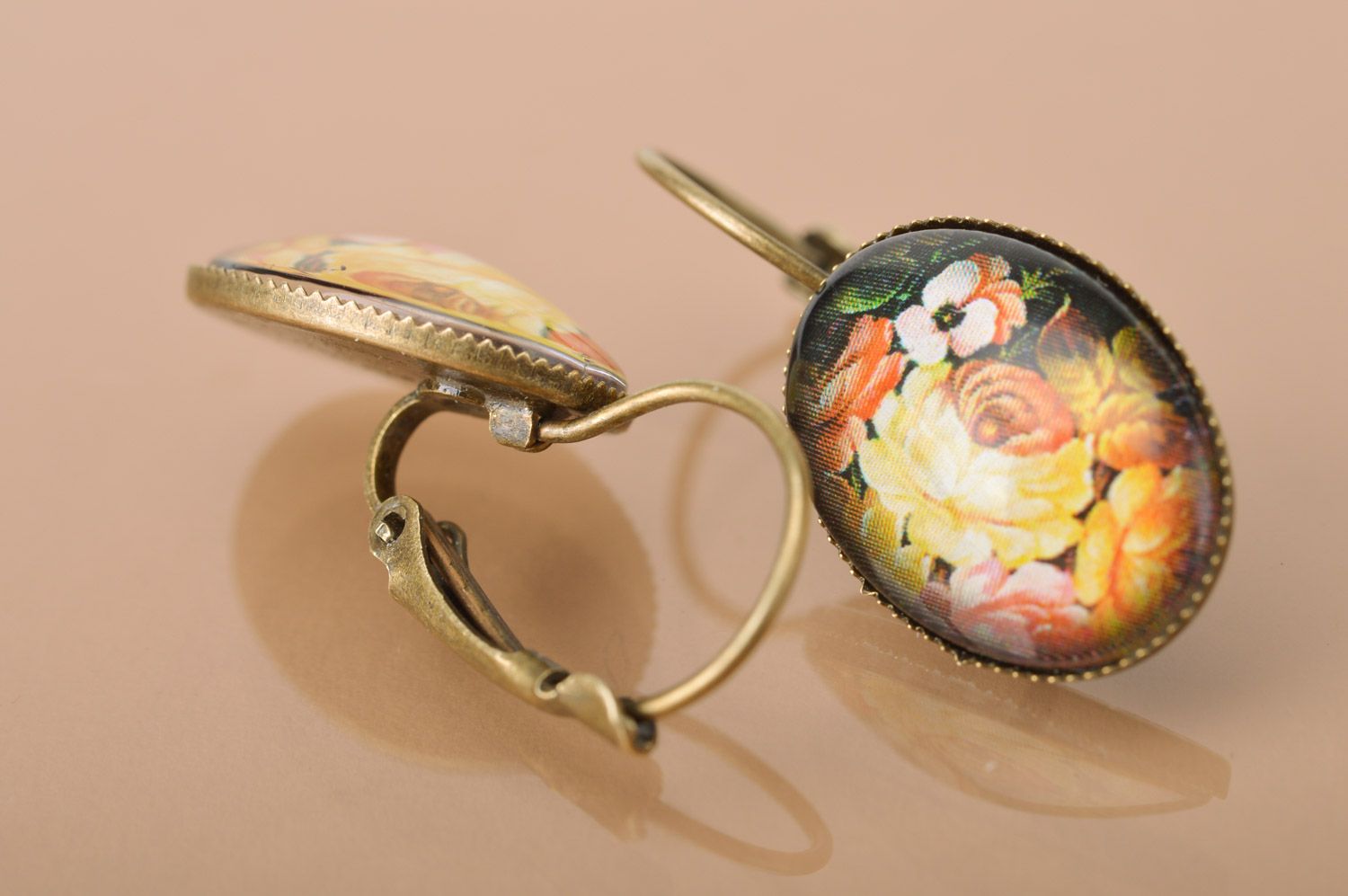 Boucles d'oreilles avec fleurs faites main en métal ovales cadeau pour femme photo 5