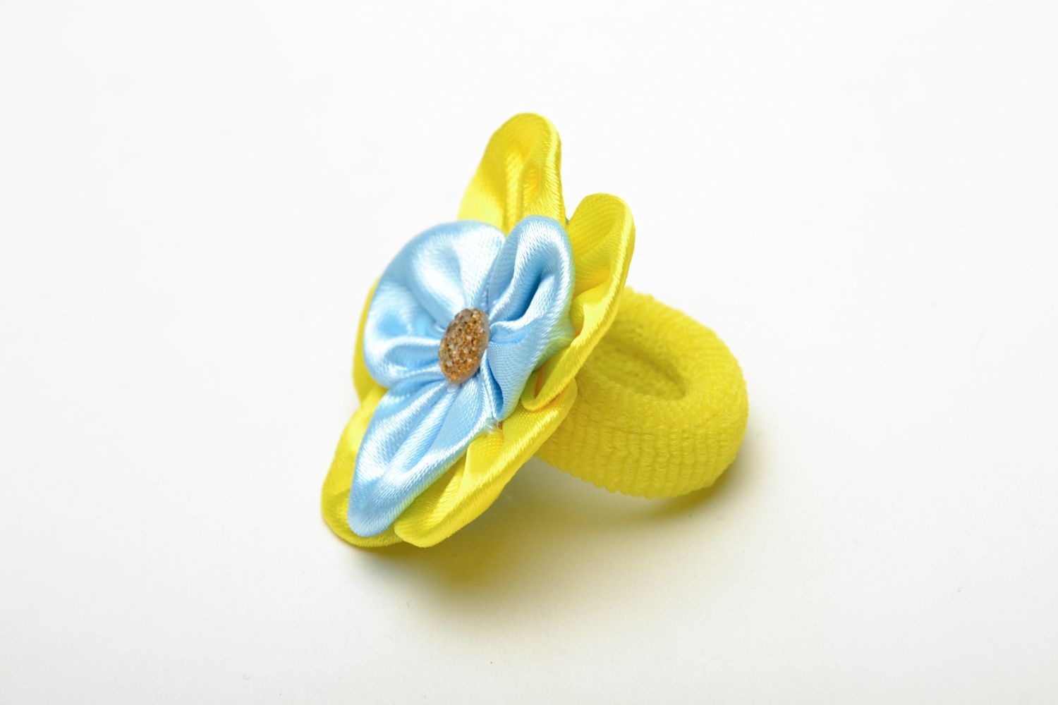 Coletero para el cabello con flor de cintas amarilla y azul foto 3