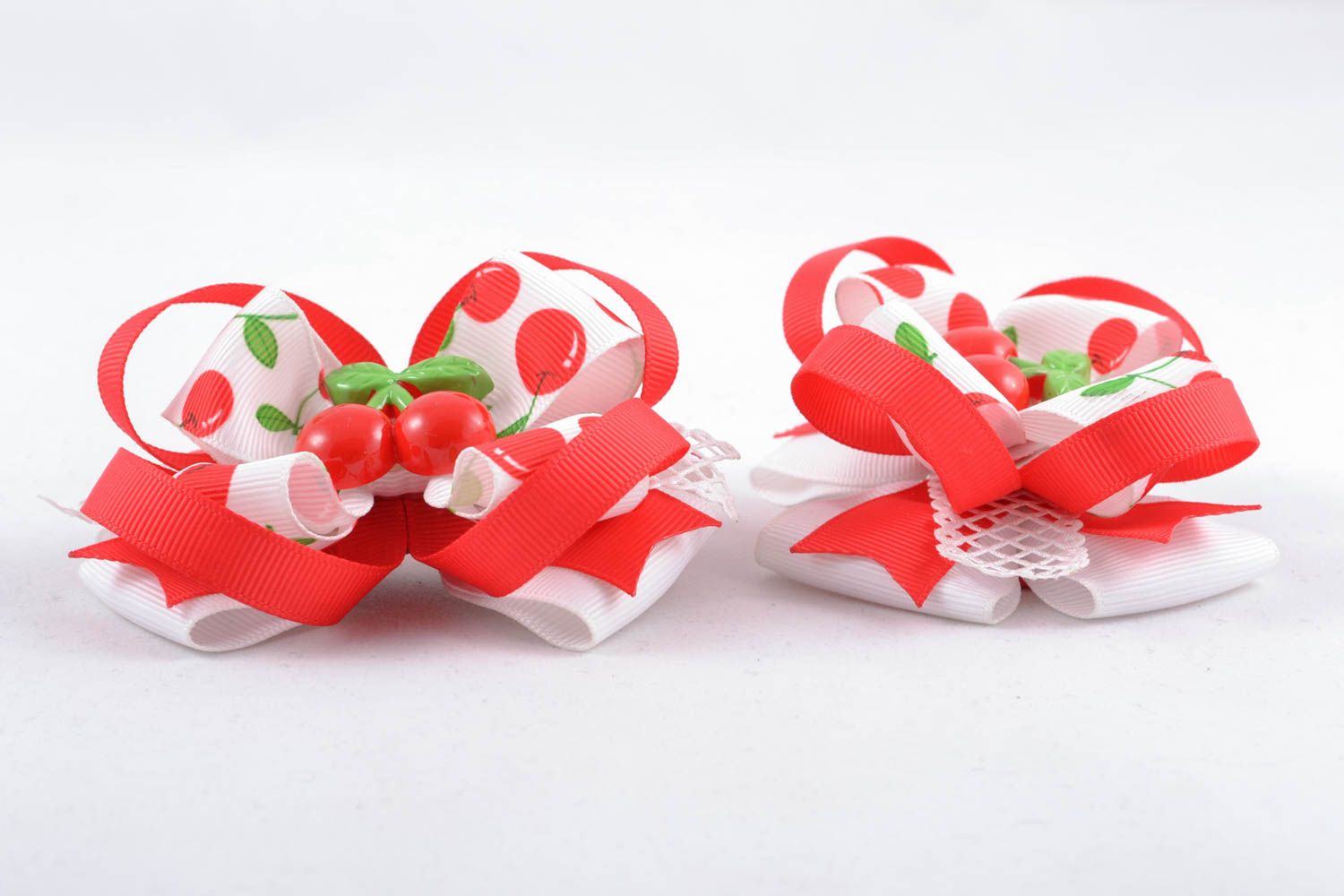 Handmade hair bows Red and White photo 2