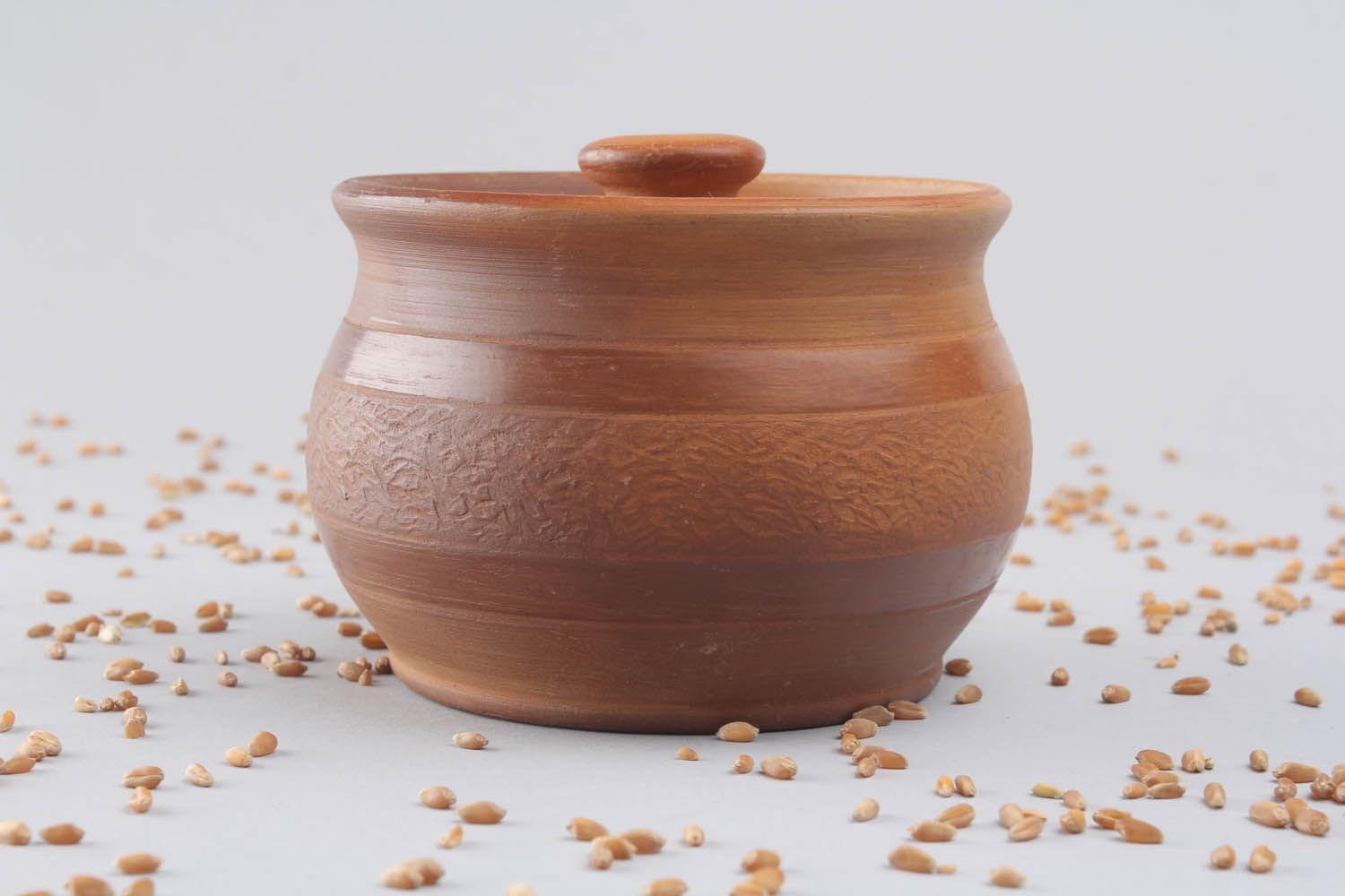Ceramic pot for seasonings with a lid photo 1