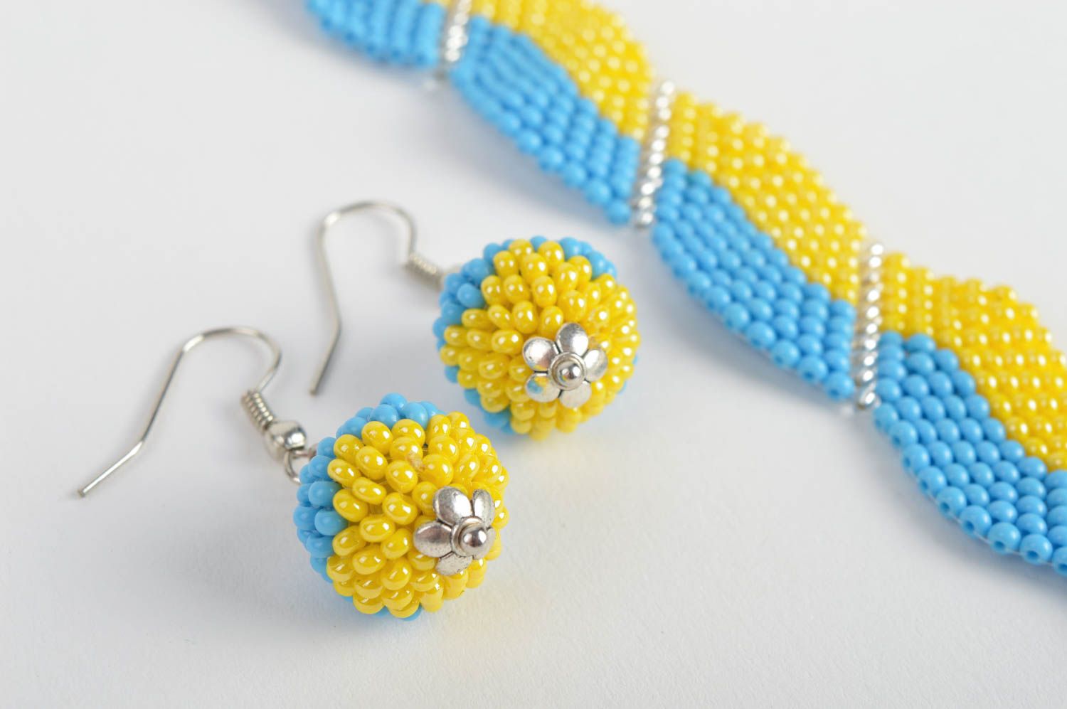 Handmade yellow and blue beaded jewelry set 2 items wrist bracelet and earrings photo 4