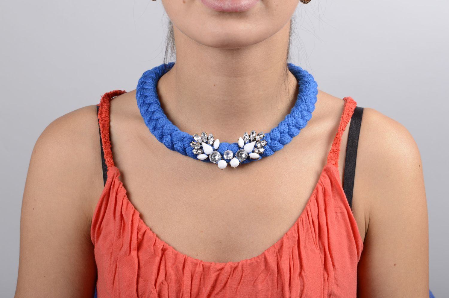 Колье коса из хлопка ручной работы синее украшение на шею модная бижутерия фото 4