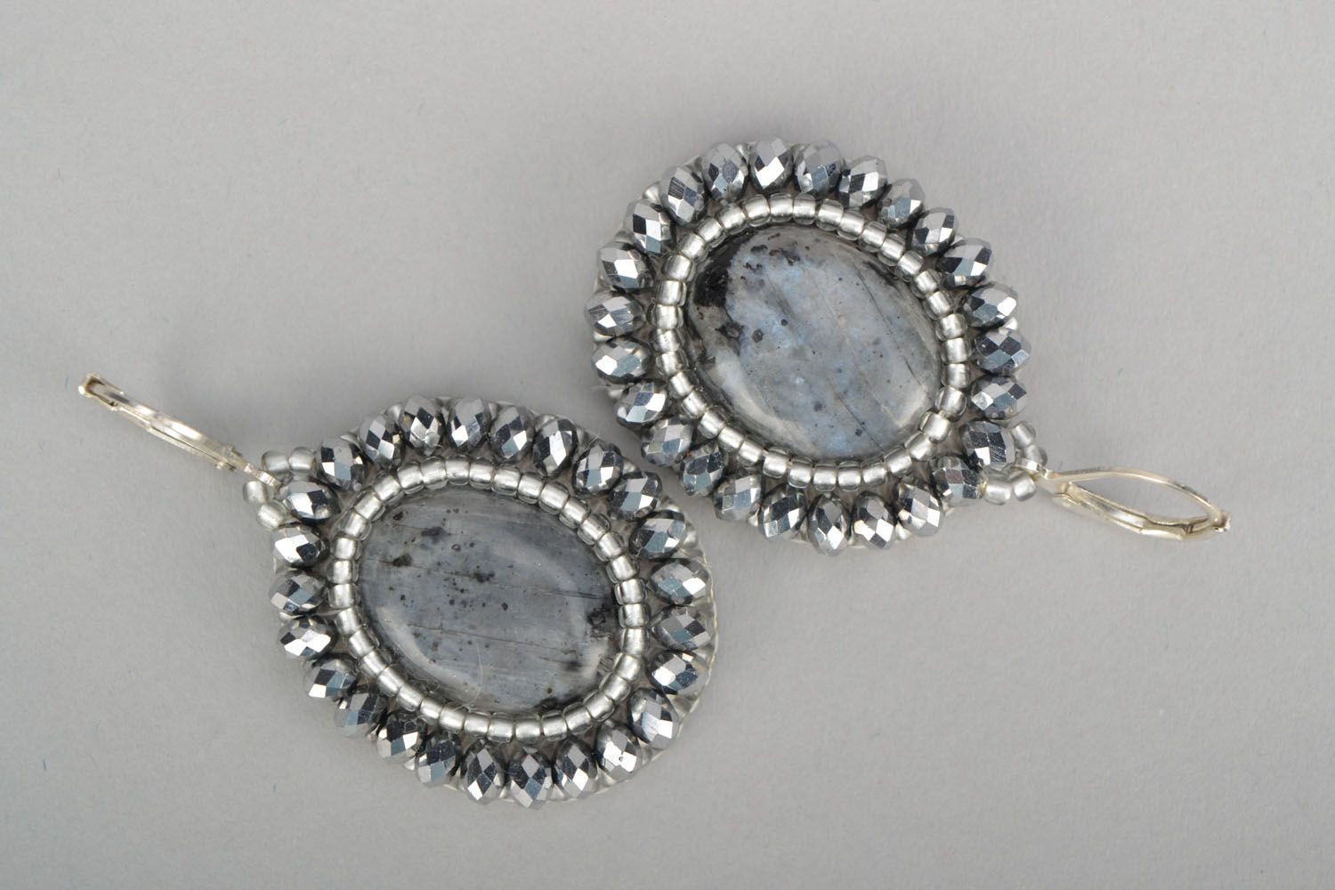 Round earrings with natural stone photo 3