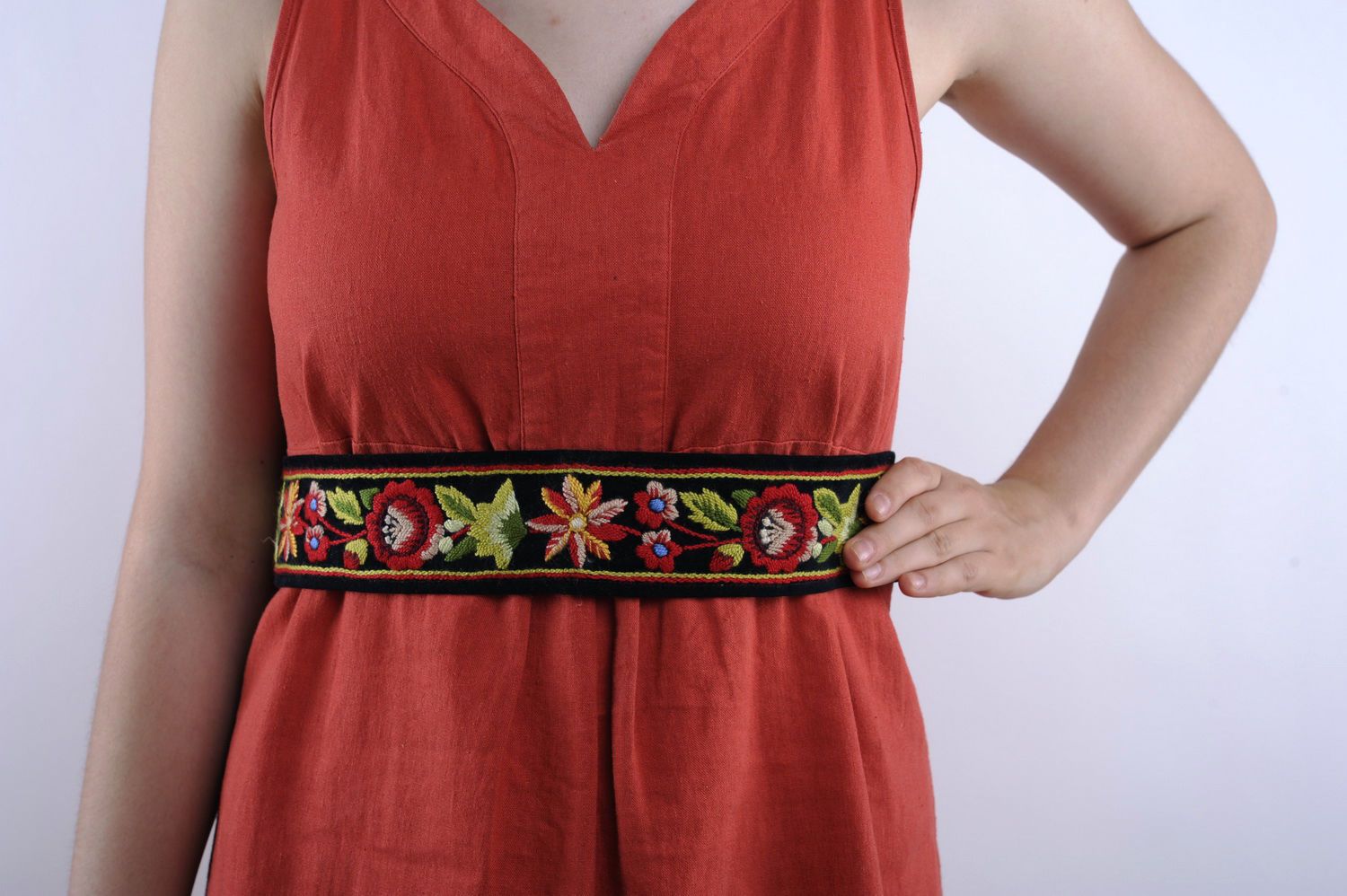 Velvet belt with hand embroidery photo 2