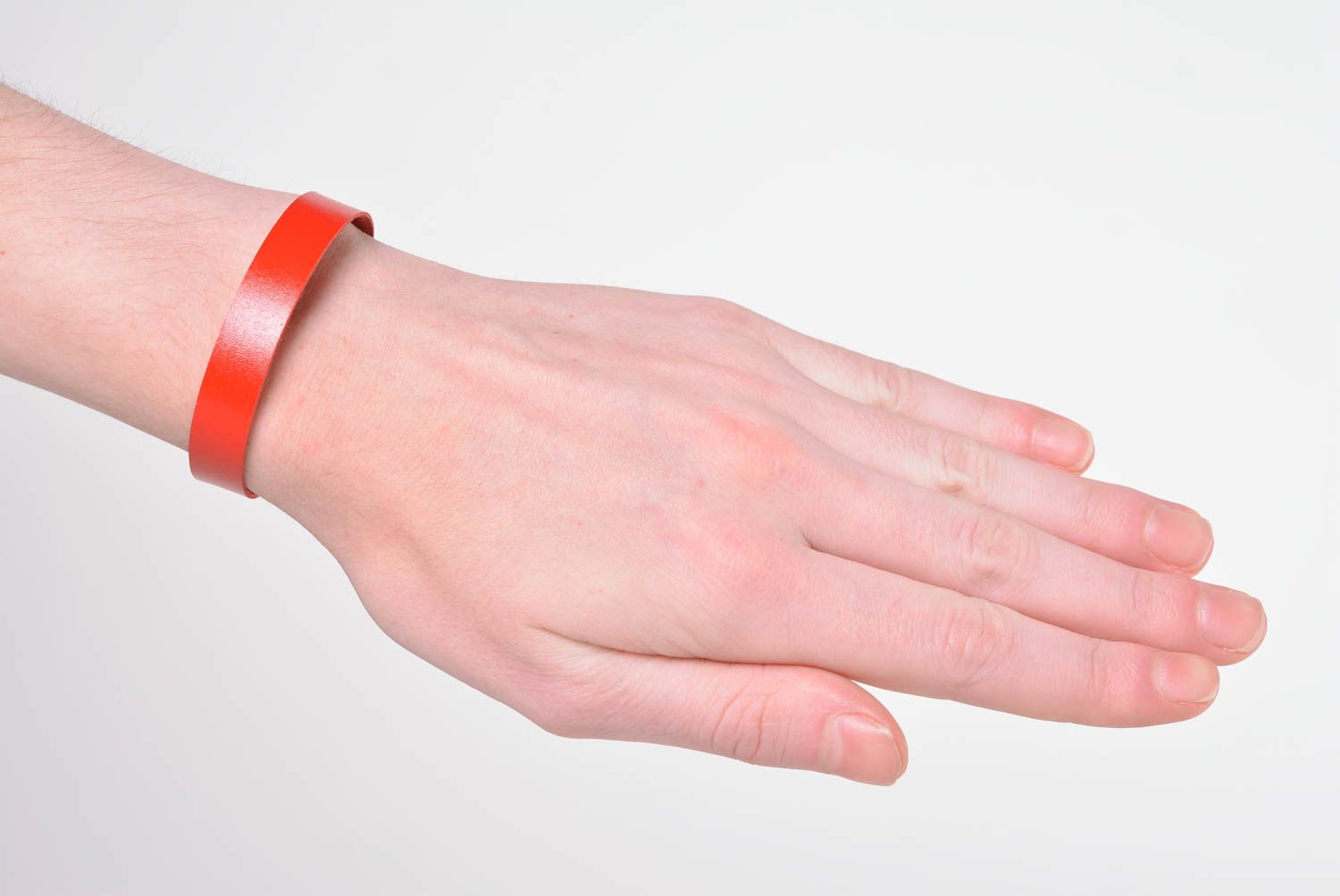 Красный кожаный браслет ручной работы украшение из кожи браслет на руку фото 2