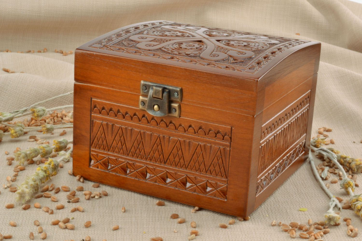 Varnished wooden box photo 1