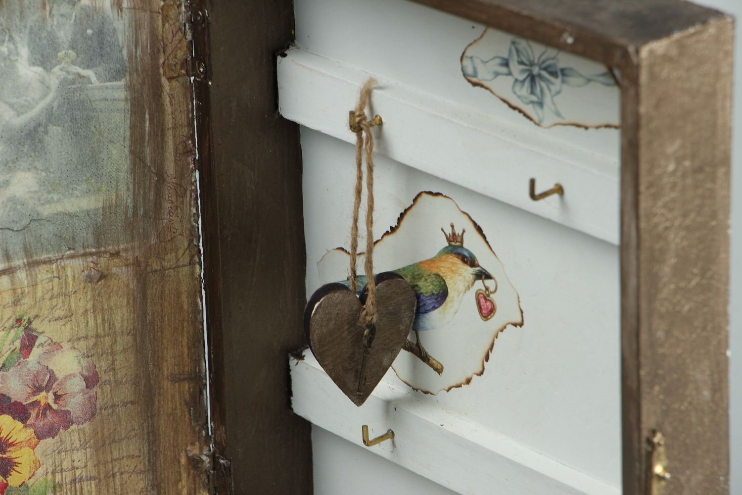 Wooden key holder with decoupage photo 4