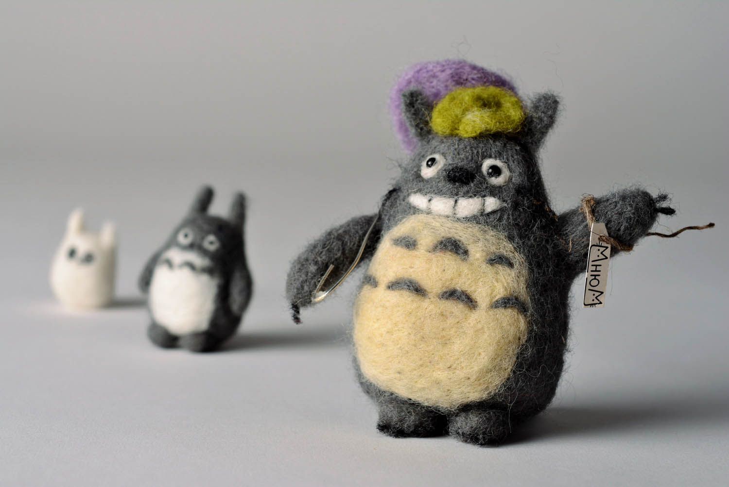 Conjunto de brinquedos em técnica de feltragem de lã Totoro foto 5