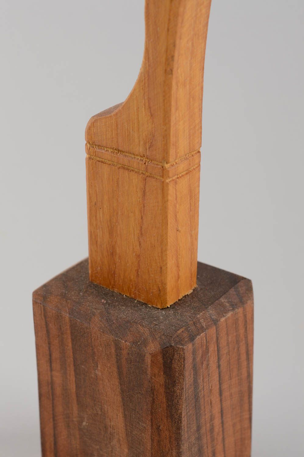 Originelle Deko Statuette aus Holz für Haus Interieur handgemacht in Braun  foto 5